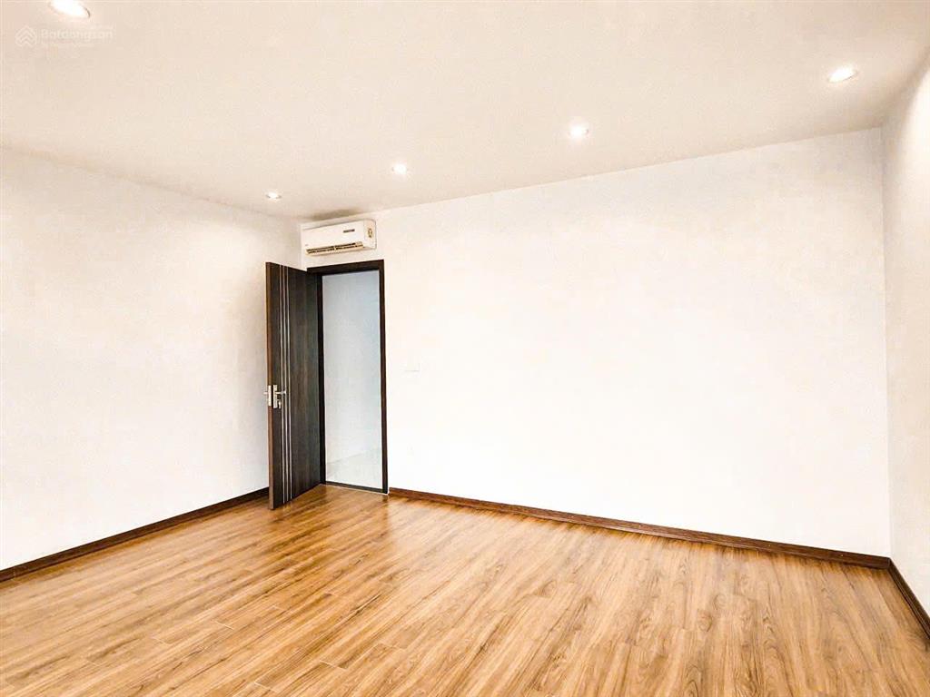 Hơn 9 tỷ  shophouse vị trí đẹp mặt đường hạnh phúc view quảng trường châu âu