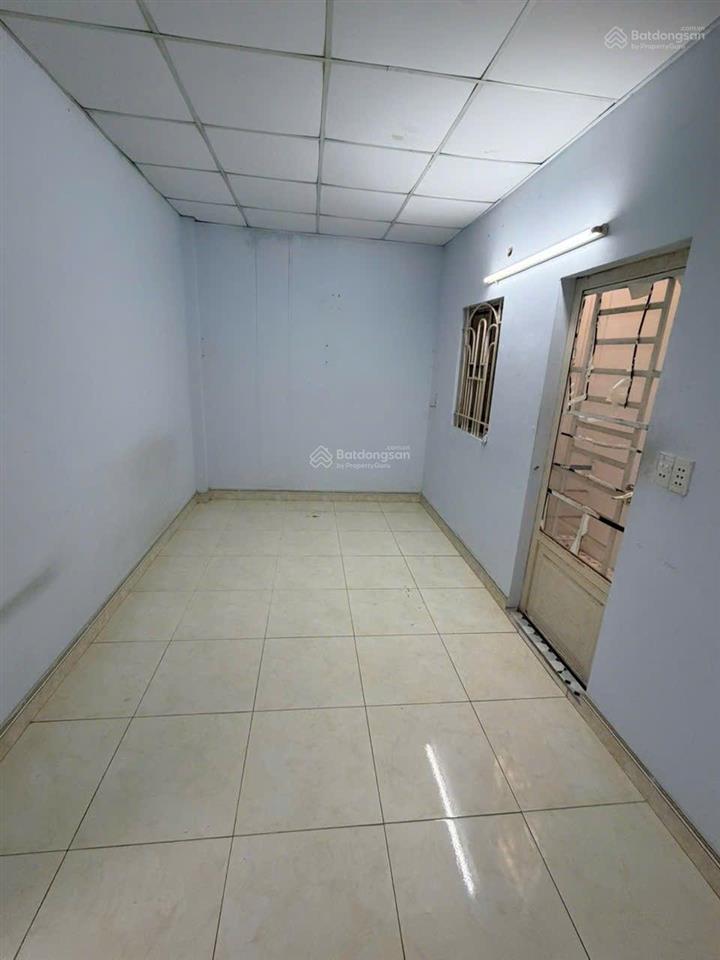 Bán gấp nhà sổ hồng riêng 1/ đt3  3 đường trước nhà 5m thông ôtô ngủ trong nhà, 5mx17m 3tỷ980tr