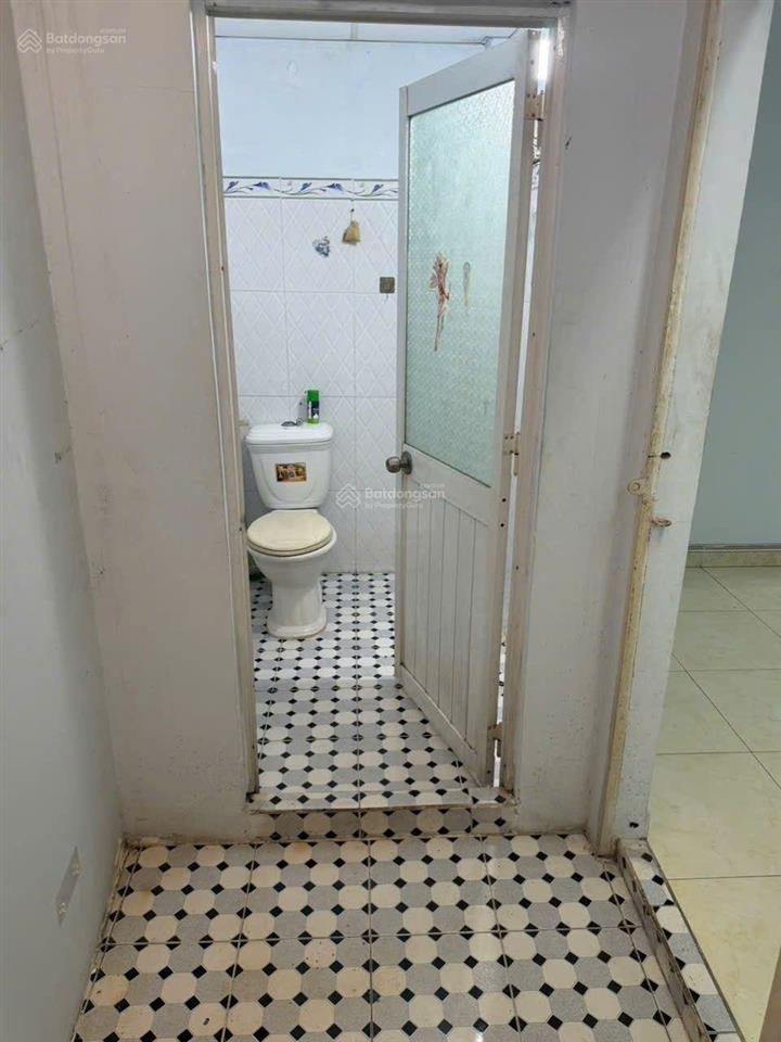 Bán gấp nhà sổ hồng riêng 1/ đt3  3 đường trước nhà 5m thông ôtô ngủ trong nhà, 5mx17m 3tỷ980tr
