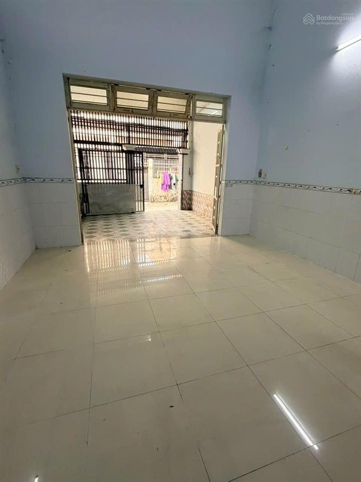 Bán gấp nhà sổ hồng riêng 1/ đt3  3 đường trước nhà 5m thông ôtô ngủ trong nhà, 5mx17m 3tỷ980tr