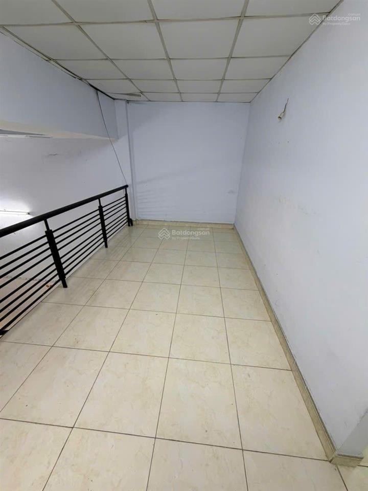 Bán gấp nhà sổ hồng riêng 1/ đt3  3 đường trước nhà 5m thông ôtô ngủ trong nhà, 5mx17m 3tỷ980tr