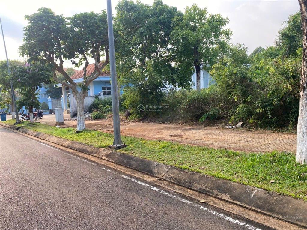 Bán gấp lô đất mặt tiền đường n6 nhựa thông 12m khu dịch vụ thương mại dầu giây.0909 450 ***