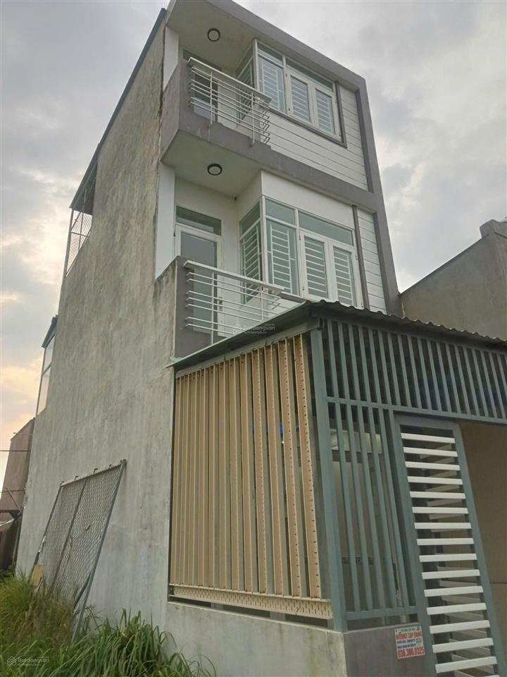 Bán gấp nhà và đất cc đứng tên ủy quyền,thuộc bình mỹ củ chi bên hông cầu rạch tra.