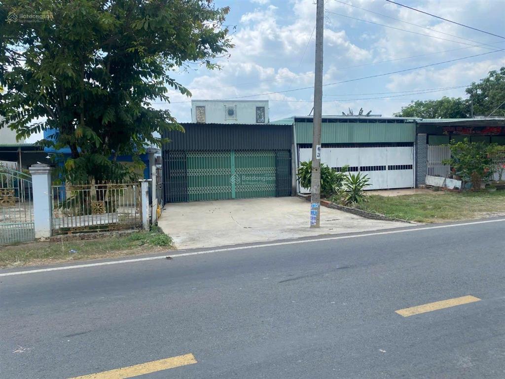 Bán gấp lô đất vàng tính lộ 763 vị trí đẹp kdc đông đúc tiện kinh doanh buôn bán nhiều thể loại.