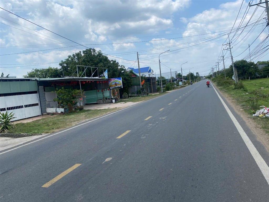 Bán gấp lô đất vàng tính lộ 763 vị trí đẹp kdc đông đúc tiện kinh doanh buôn bán nhiều thể loại.