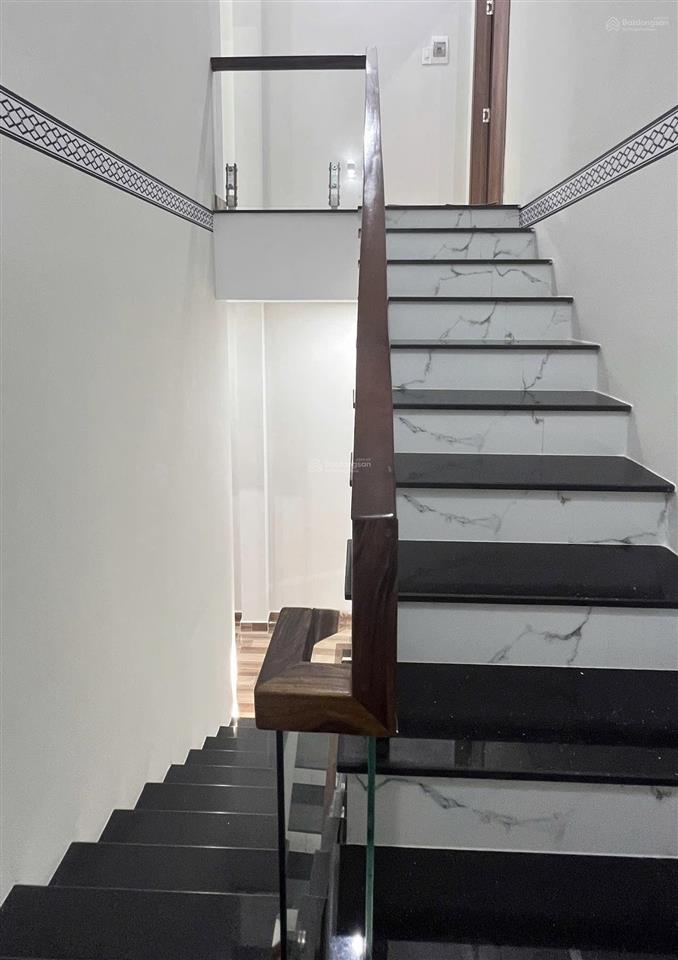 Nhà bán vừa ở vừa kinh doanh/ 7 phòng full nội thất/ thu nhập 15tr/th