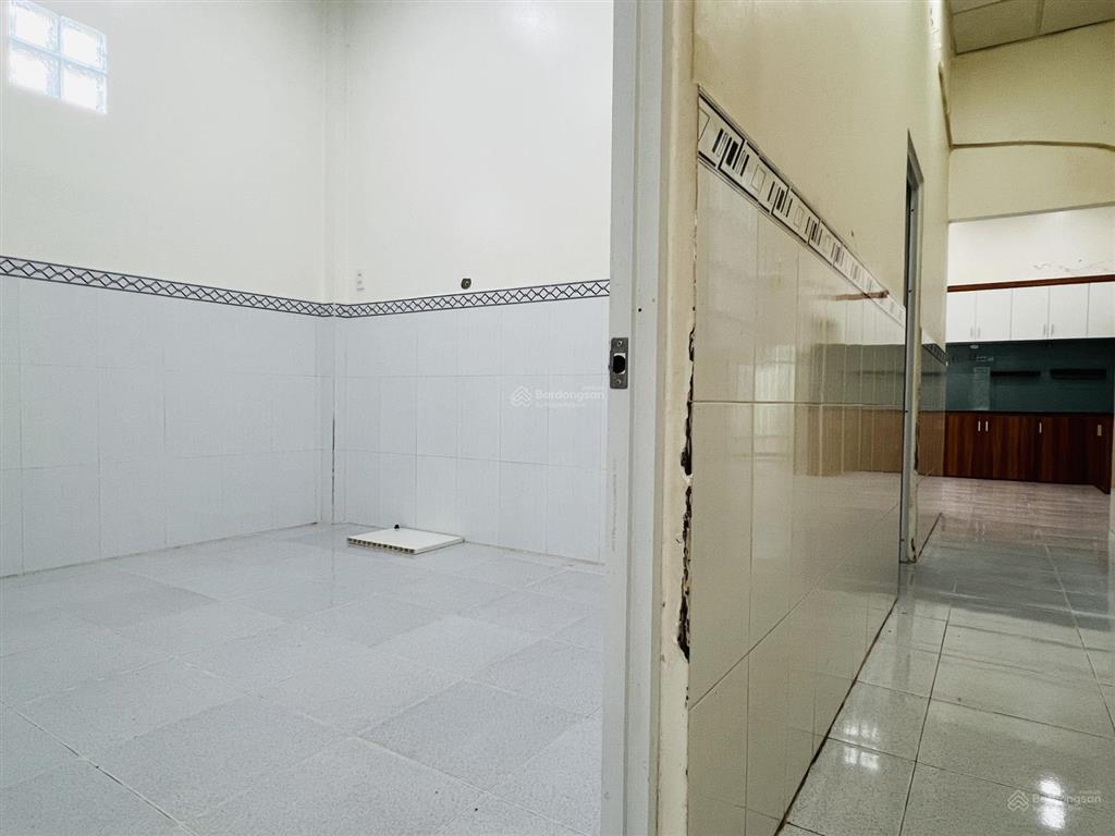 Nhà cho thuê. lộ ô tô tới. gần trường học. gần chợ