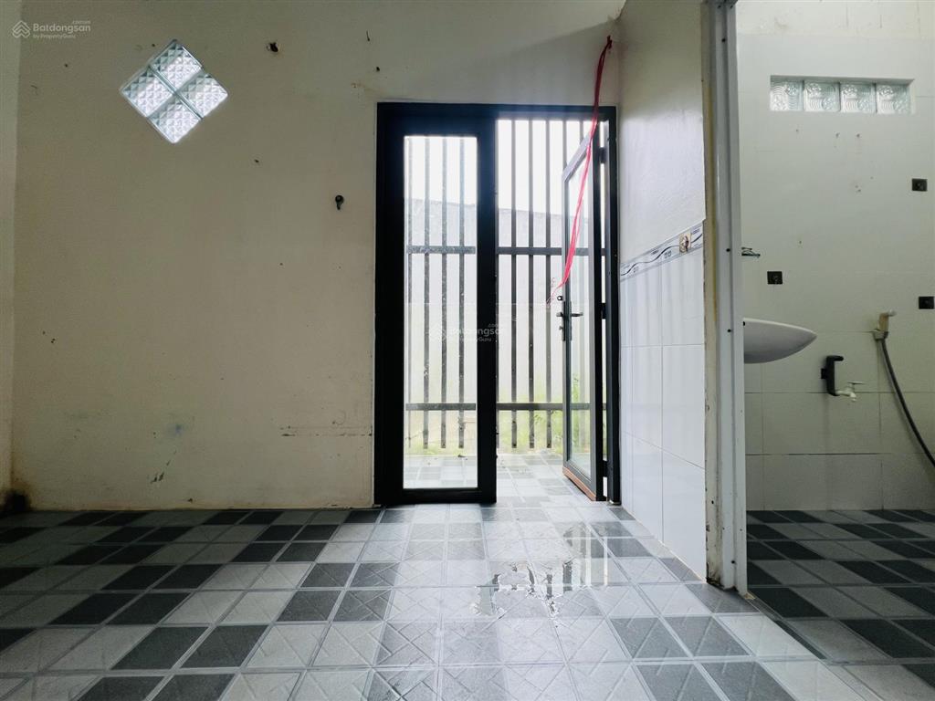 Nhà cho thuê. lộ ô tô tới. gần trường học. gần chợ