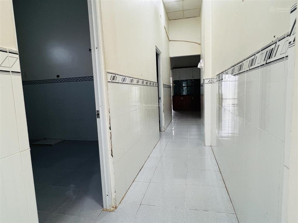 Nhà cho thuê. lộ ô tô tới. gần trường học. gần chợ