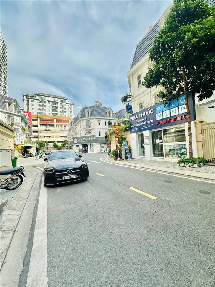 Cho thuê nhà đường phổ quang, quận phú nhuận, khu golden masion  dtsd 400m2, 5.6 x 18m