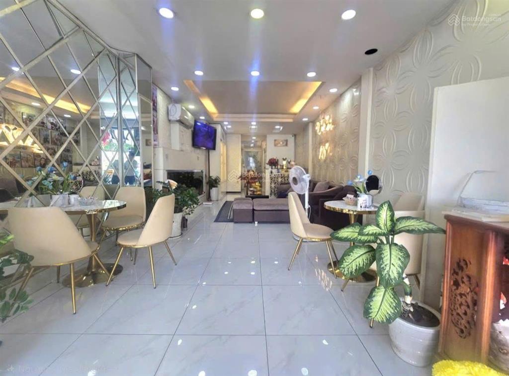Cho thuê nhà mặt tiền 143 đường 3/2, phường 11, quận 10  dtsd 400m2