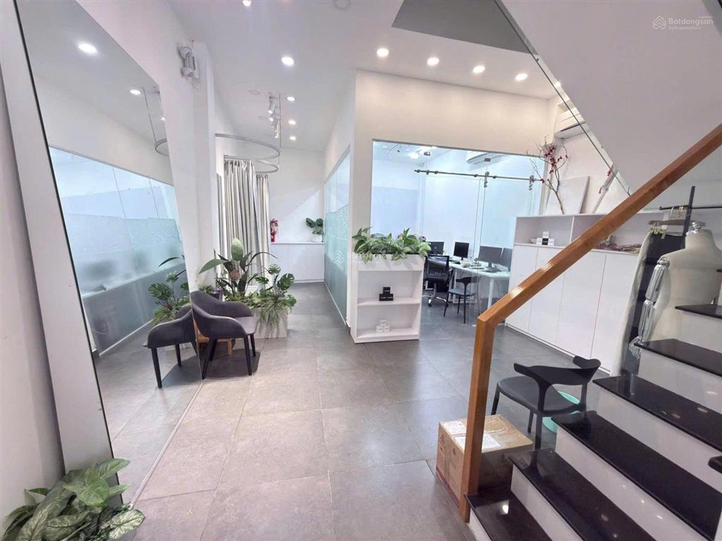 Cho thuê nhà mặt tiền lê văn sỹ, phường 13, quận phú nhuận, dtsd 350m2
