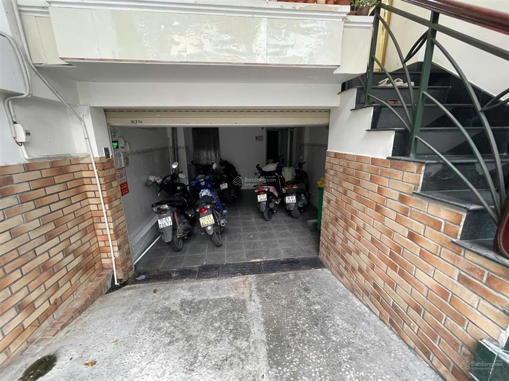 Cho thuê nhà 283/36a đường cmt8, quận 10  ngay hà đô centrosa  10 phòng 11 wc
