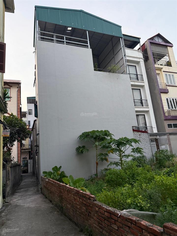 Nhà cấp 4 40m việt hưng long biên 5,6 tỷ trung tâm việt hưng bigc oto đỗ gần