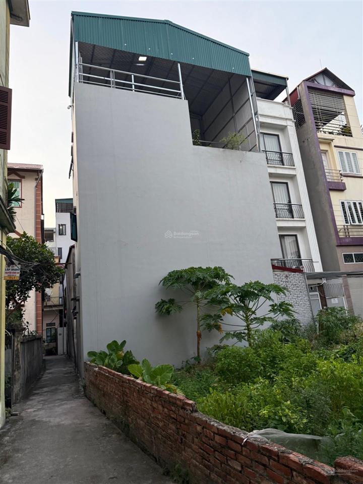 Nhà cấp 4 40m việt hưng long biên 5,6 tỷ trung tâm việt hưng bigc oto đỗ gần