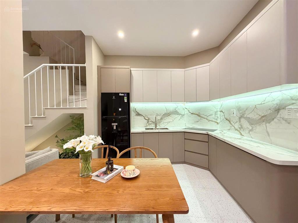 Bán nhà góc ngay 2 mặt tiền võ văn tần  160m2 sử dụng  ngang 6m  giá 8.8 tỷ