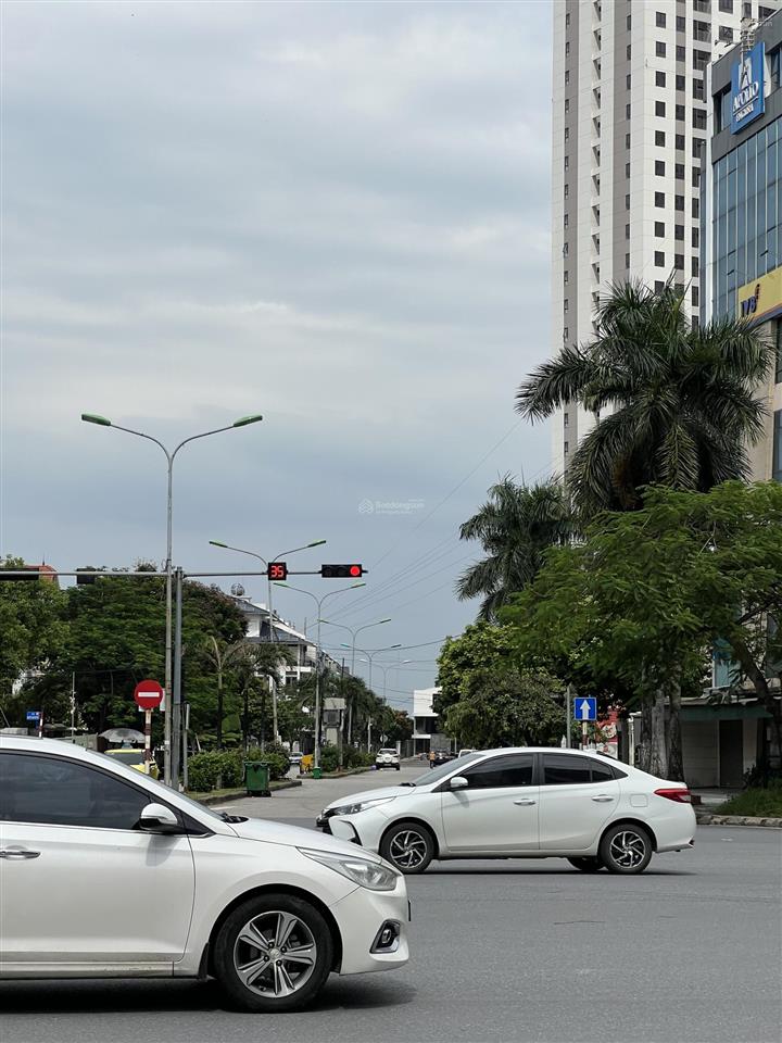 Cho thuê lô góc 2 mặt tiền vị trí siêu vip đường lê hồng phong. kinh doanh mọi mặt hàng