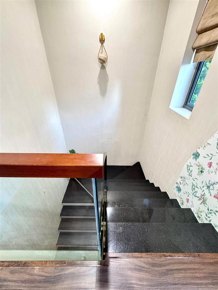 Bán biệt thự dân xây tâm huyết thiết kế đẹp tại sao đỏ. 200m2 * 2.5 tầng