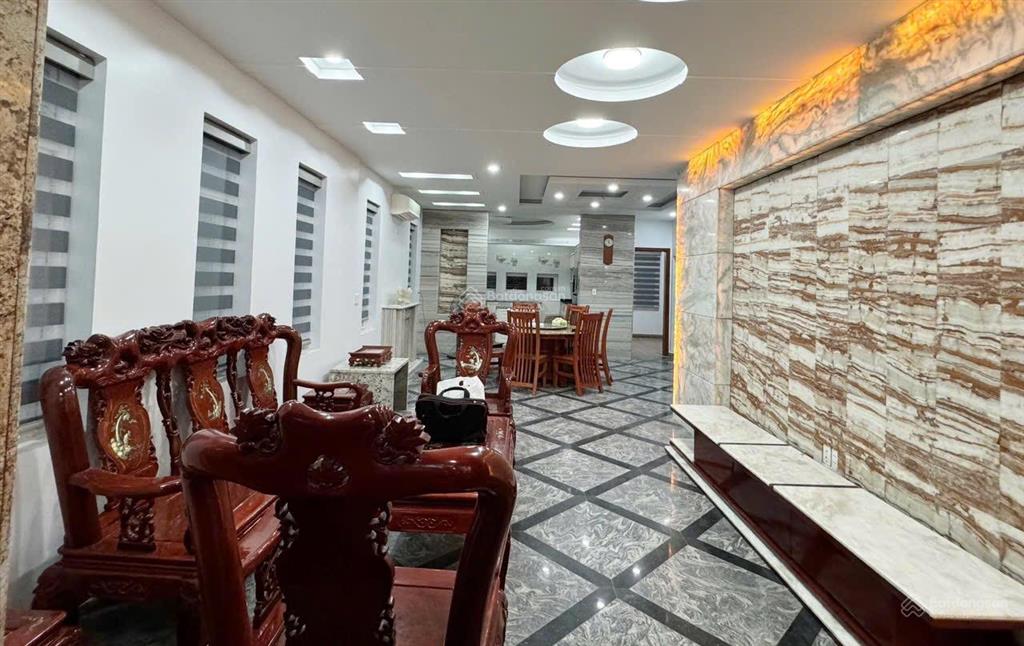 Bán biệt thự mê linh anh dũng dương kinh. 190m2 * 3 tầng. chỉ 9.9 tỷ