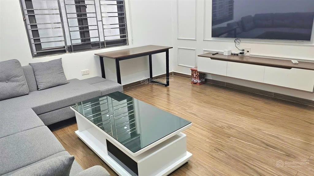Cho thuê nhà riêng 60m2 * 4 tầng full nội thất mới tinh. phố văn cao. cách mặt đường chỉ 30m