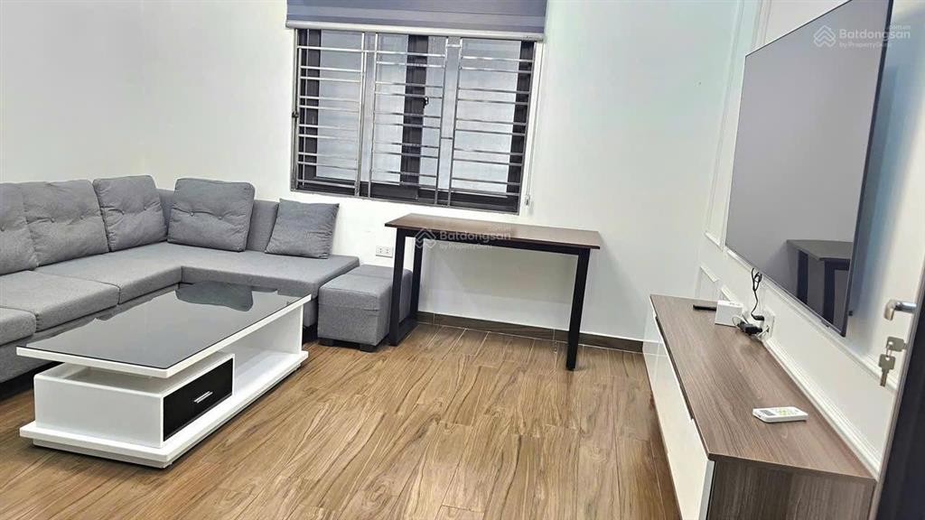 Cho thuê nhà riêng 60m2 * 4 tầng full nội thất mới tinh. phố văn cao. cách mặt đường chỉ 30m