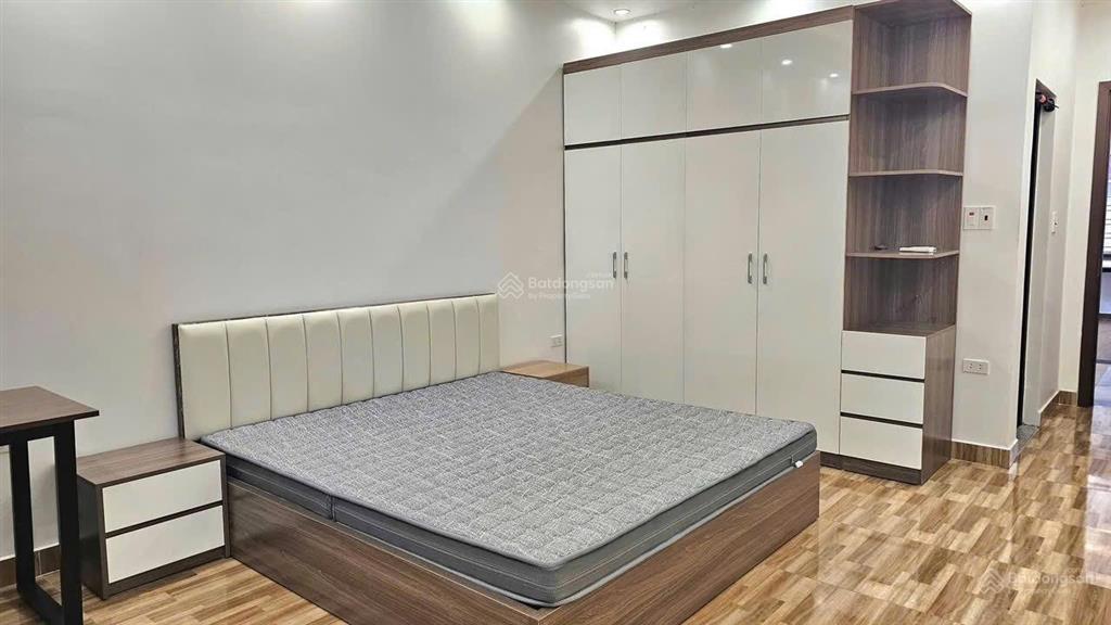 Cho thuê nhà riêng 60m2 * 4 tầng full nội thất mới tinh. phố văn cao. cách mặt đường chỉ 30m