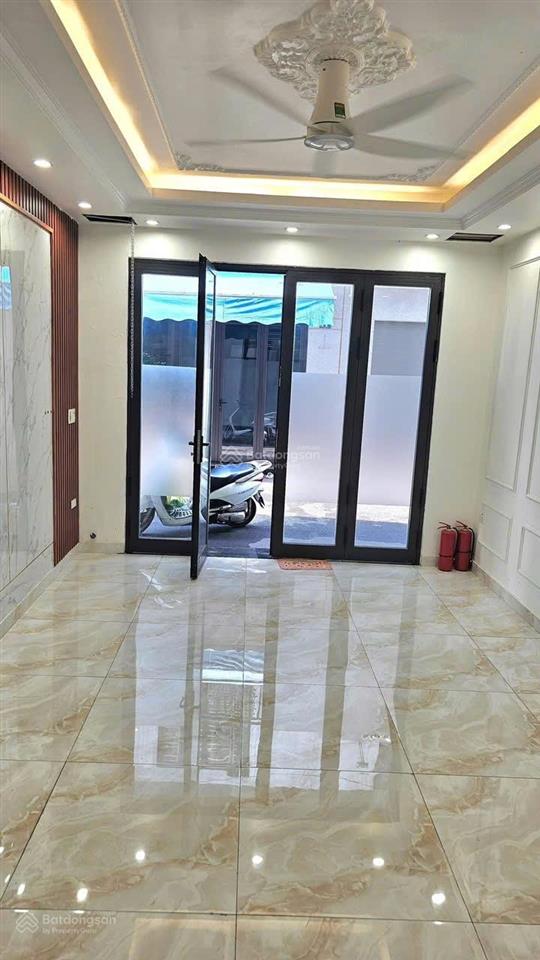 Cho thuê nhà riêng 60m2 * 4 tầng full nội thất mới tinh. phố văn cao. cách mặt đường chỉ 30m