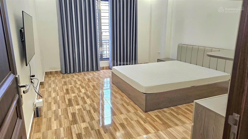 Cho thuê nhà riêng 60m2 * 4 tầng full nội thất mới tinh. phố văn cao. cách mặt đường chỉ 30m