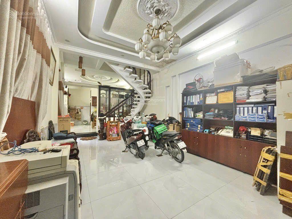 Nhà thống nhất, gần ngay city land nguyễn văn lượng, 5.5m x 25m nở hậu, 4 tầng, giá 9.9 tỷ