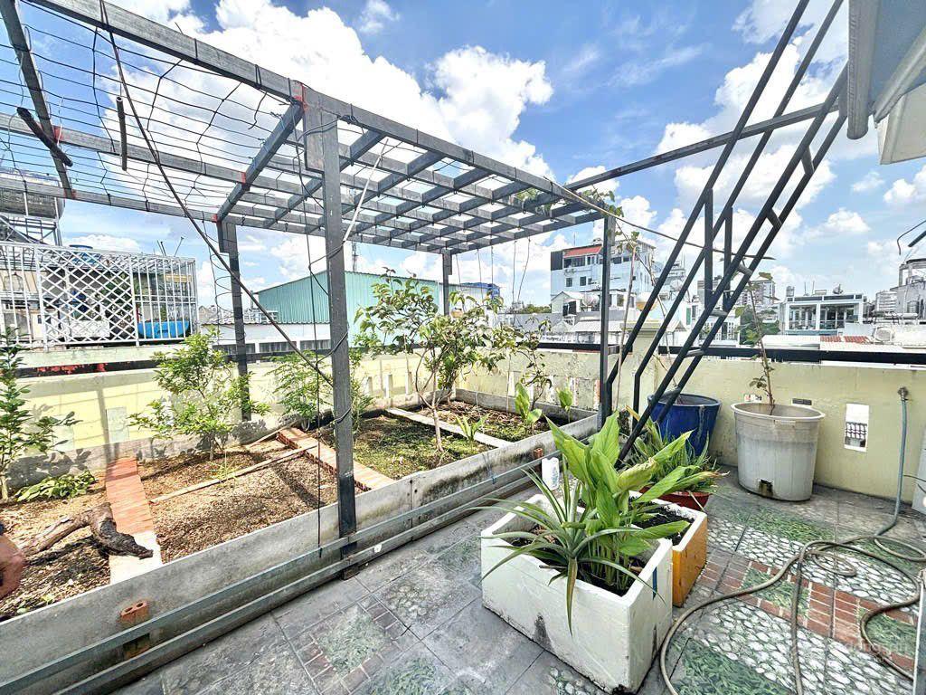 Nhà thống nhất, gần ngay city land nguyễn văn lượng, 5.5m x 25m nở hậu, 4 tầng, giá 9.9 tỷ