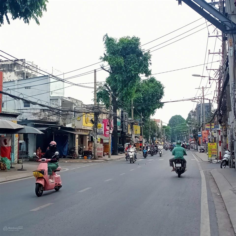 Nhà thống nhất, gần ngay city land nguyễn văn lượng, 5.5m x 25m nở hậu, 4 tầng, giá 9.9 tỷ