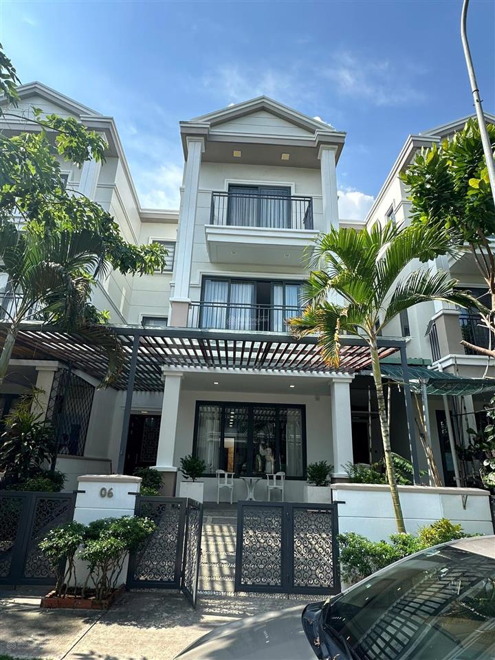 Bán nhà 1 trệt 2 lầu khu biệt thự ninesouth nhà bè victoria school full nội thất đã có sổ