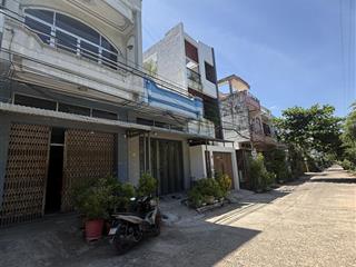 Chính chủ cần bán nhà phố ngay công viên diên hồng tuy hoà  4,5x18m 1 trệt 2 lầu sổ hồng đầy đủ