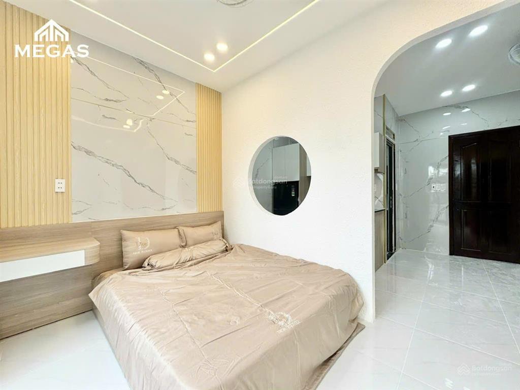 Cho thuê căn hộ 1 phòng ngủ mới xây  full nội thất máy giặt riêng  ban công ngay quang trung
