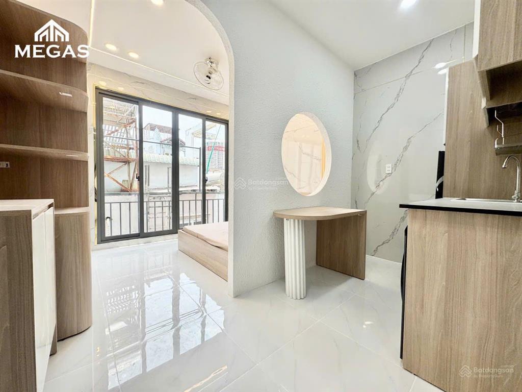 Cho thuê căn hộ 1 phòng ngủ mới xây  full nội thất máy giặt riêng  ban công ngay quang trung