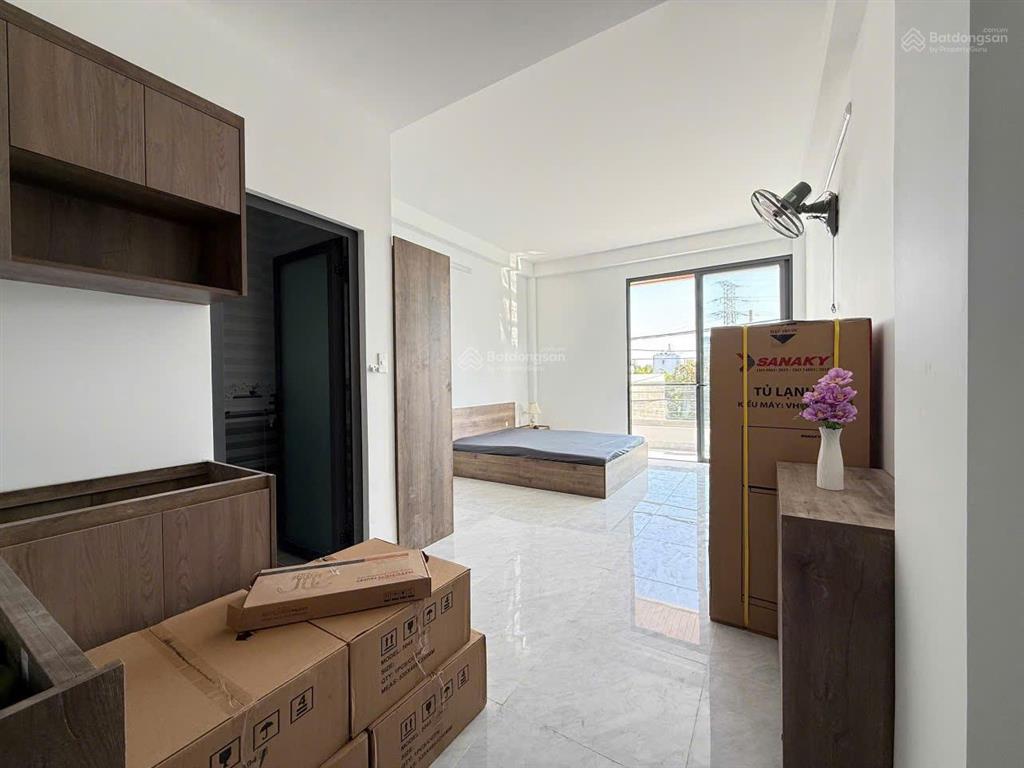 Căn hộ full nội thất  cửa sổ trời ngay nguyễn văn quá  cvpm  trường chinh