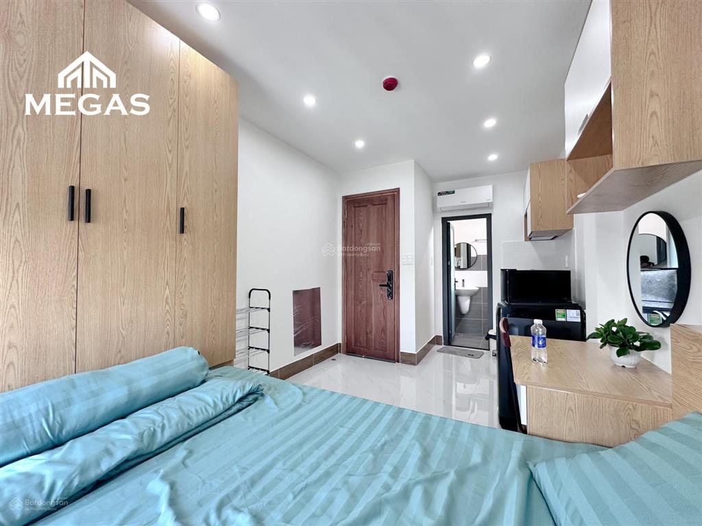 Căn hộ full nội thất  sẵn máy giặt riêng ngay phạm văn đồng  sát sân bay