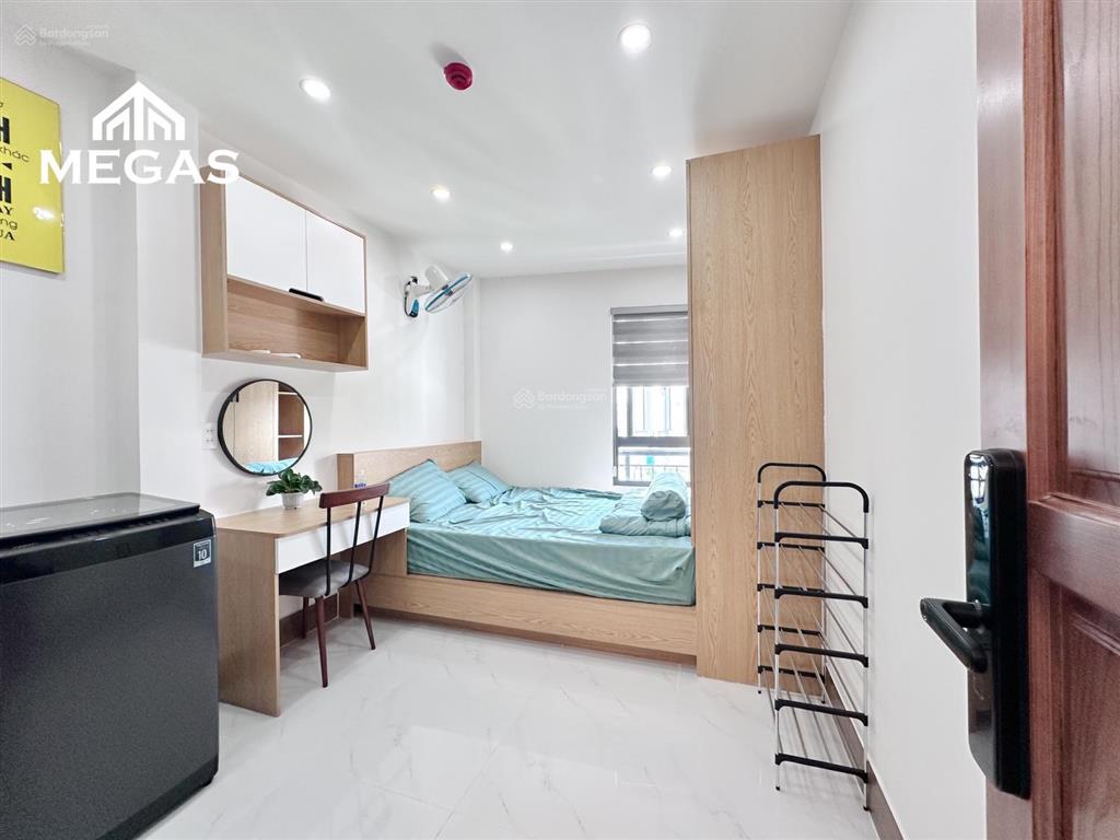 Căn hộ full nội thất  sẵn máy giặt riêng ngay phạm văn đồng  sát sân bay