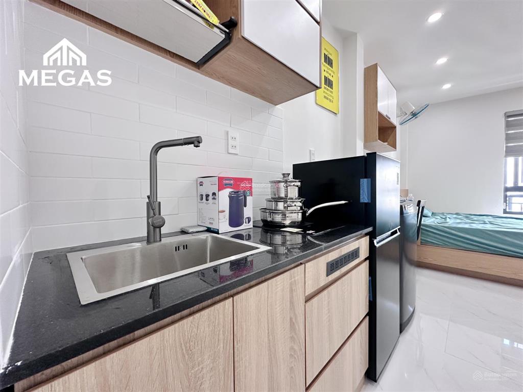 Căn hộ full nội thất  sẵn máy giặt riêng ngay phạm văn đồng  sát sân bay