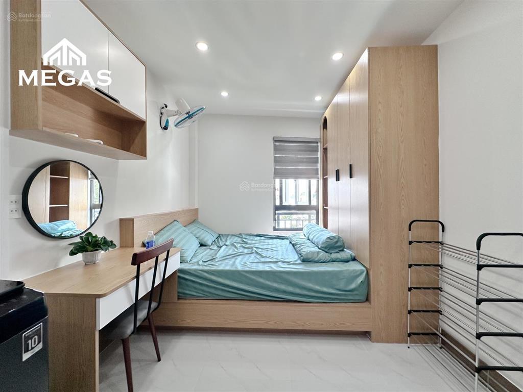 Căn hộ full nội thất  sẵn máy giặt riêng ngay phạm văn đồng  sát sân bay