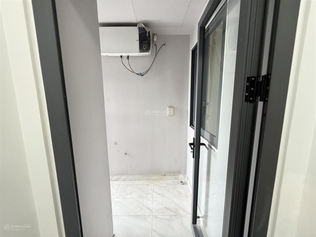 Cho thuê 2pn 7,5 triệu/tháng mà có tới 3 máy lạnh  máy nước nóng  rèm cửa