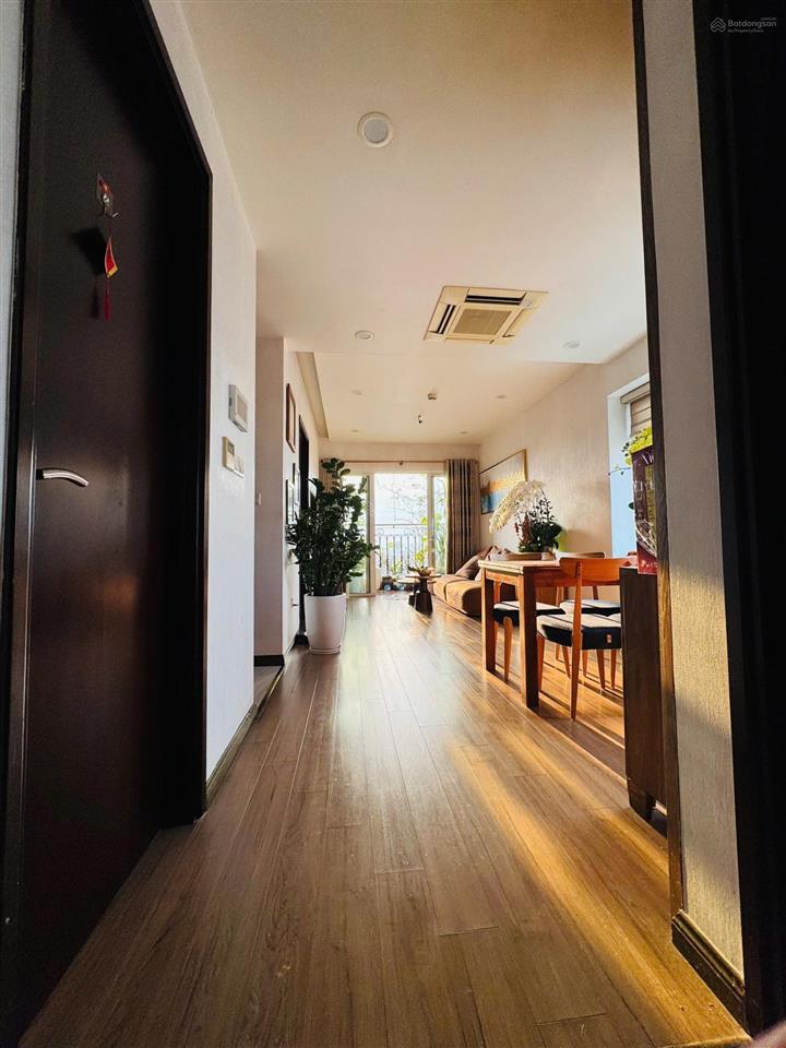 Chuyển xuống nhà đất, chính chủ cần bán căn hộ 2 ngủ 70m2, view sông hồng