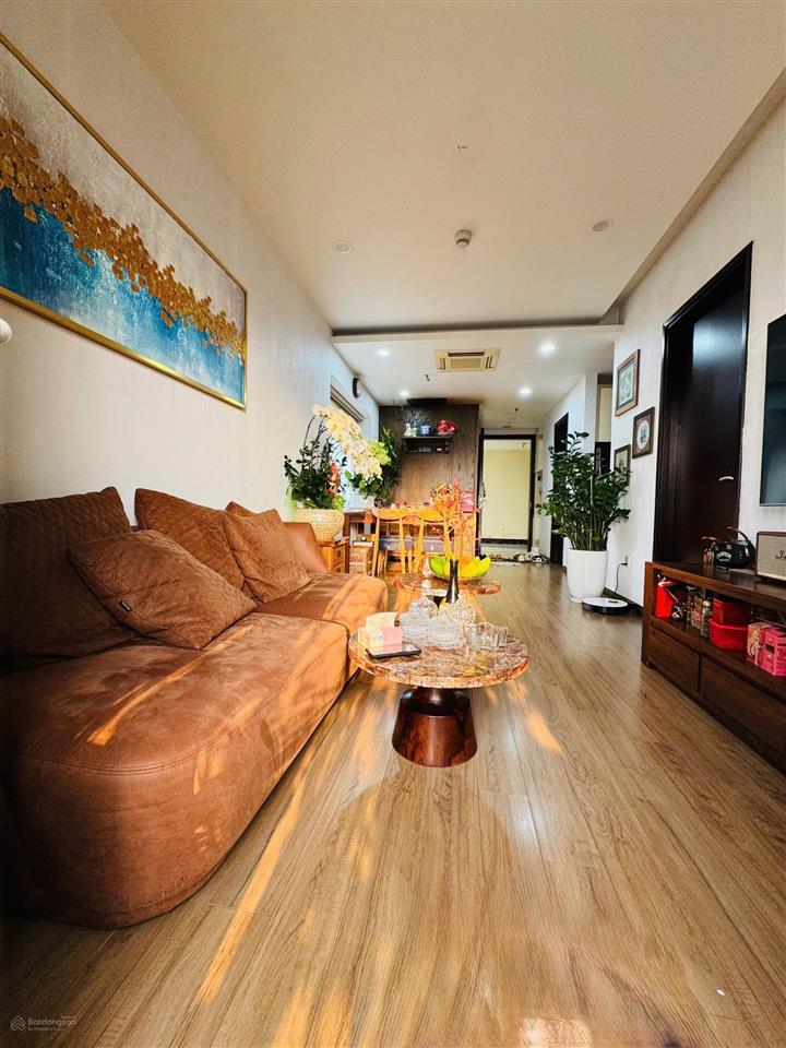 Chuyển xuống nhà đất, chính chủ cần bán căn hộ 2 ngủ 70m2, view sông hồng