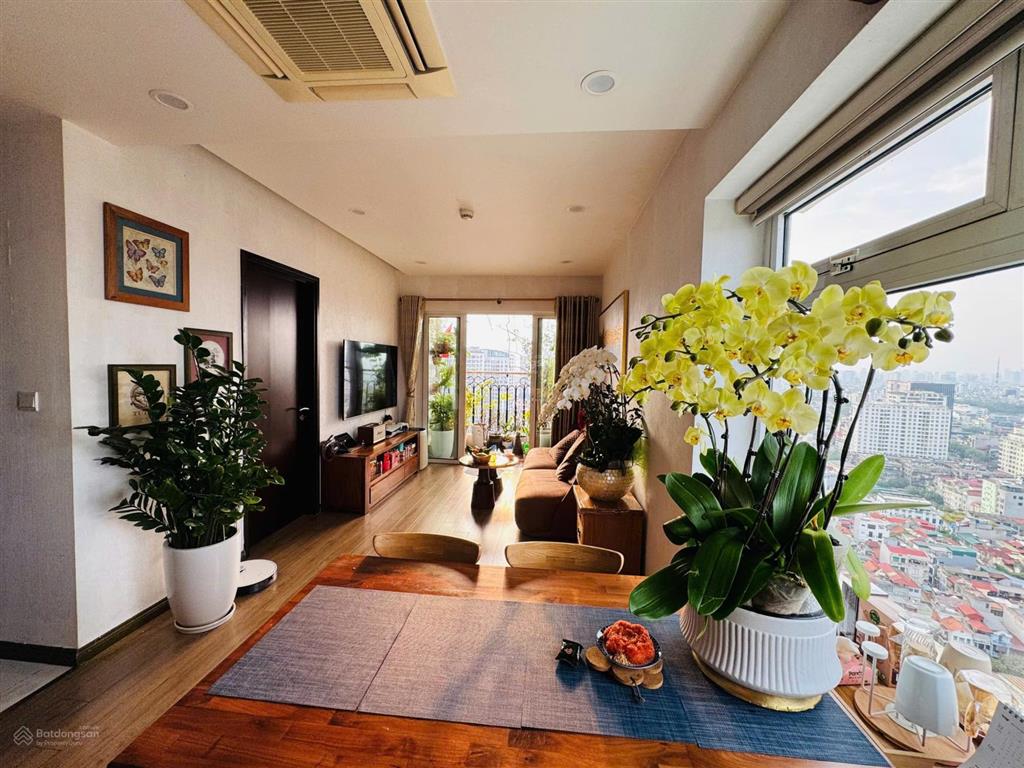 Chuyển xuống nhà đất, chính chủ cần bán căn hộ 2 ngủ 70m2, view sông hồng