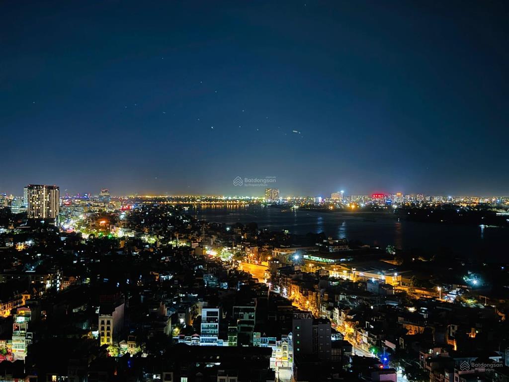 Chuyển xuống nhà đất, chính chủ cần bán căn hộ 2 ngủ 70m2, view sông hồng