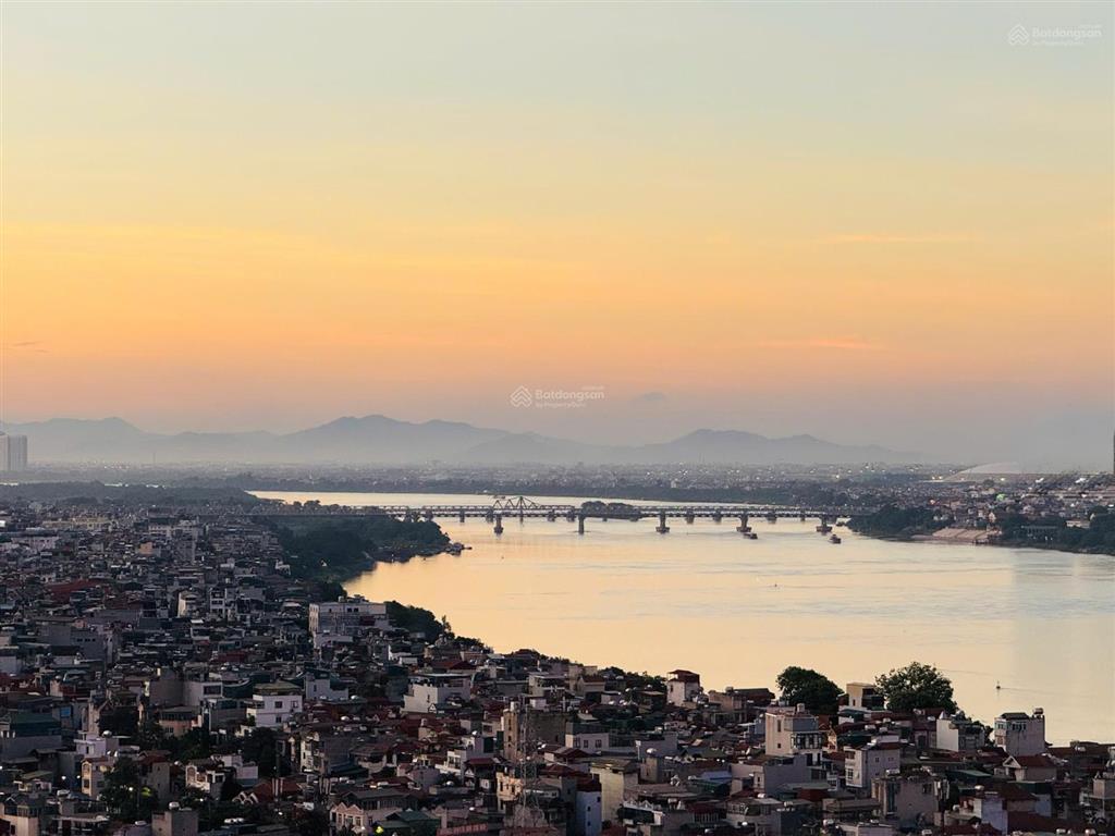 Chuyển xuống nhà đất, chính chủ cần bán căn hộ 2 ngủ 70m2, view sông hồng