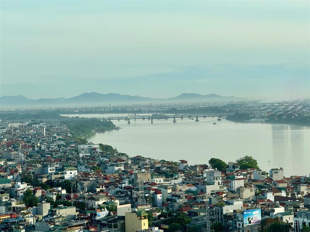 Chuyển xuống nhà đất, chính chủ cần bán căn hộ 2 ngủ 70m2, view sông hồng
