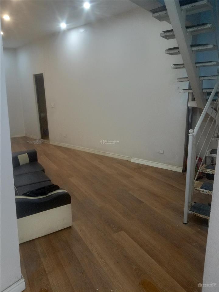 Cho thuê tầng 1 mặt phố lê duẩn  đống đa  hà nội diện tích 42m2 giá 3,5 triệu/tháng