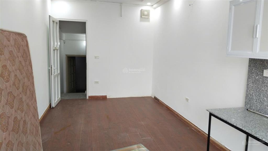 Cho thuê phòng 2 ngủ 1 wc 45m² tầng 3 mặt phố đội cấn, ba đình, full đồ, giá 5 triệu/tháng
