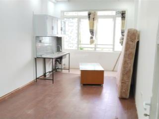 Cho thuê phòng 2 ngủ 1 wc 45m2 tầng 3 mặt phố đội cấn, ba đình, full đồ ,giá 5,5 triệu/tháng